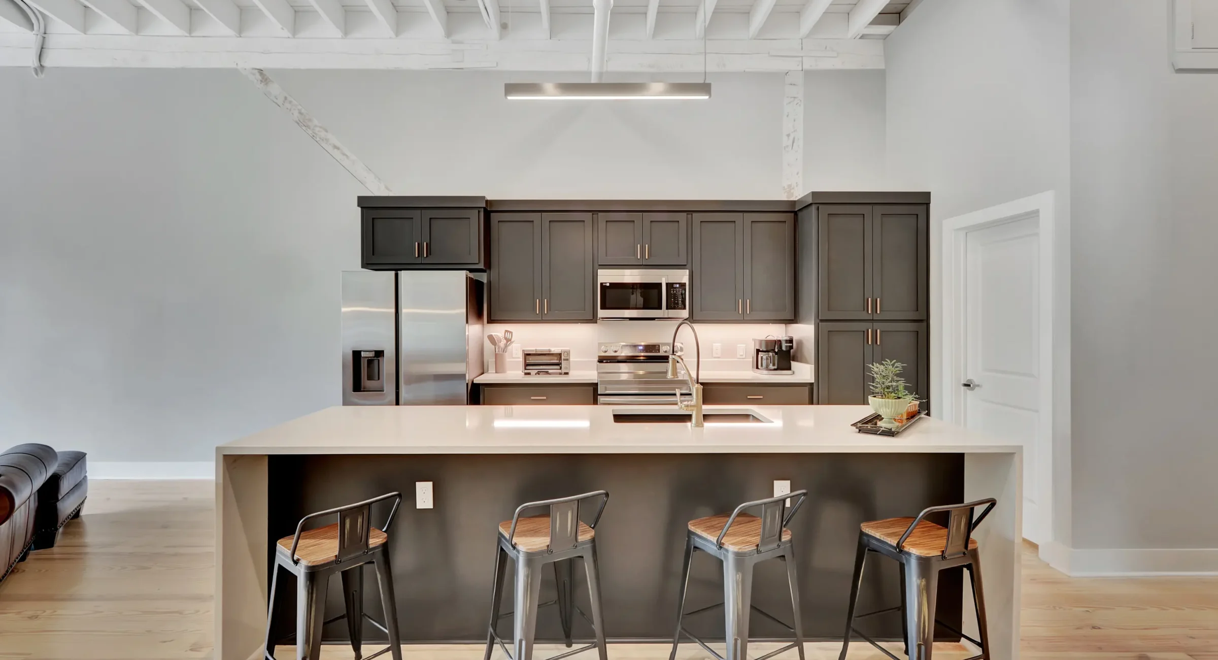 Modern full kitchen at downtown Hot Springs lodging