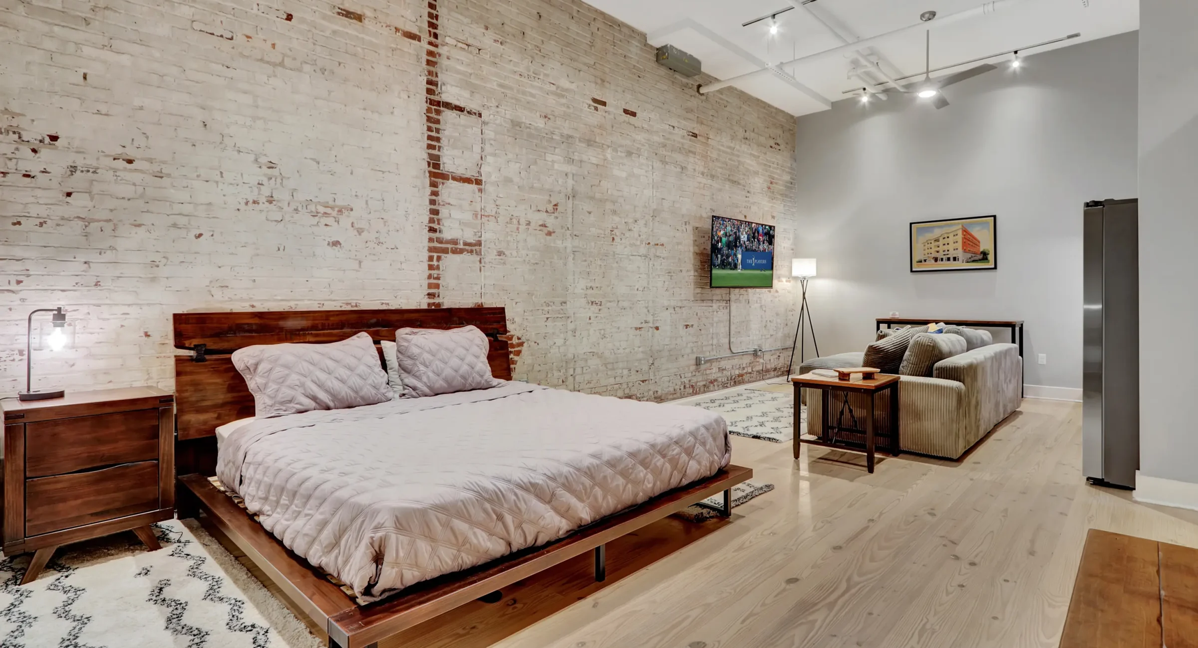 Spacious studio suite in boutique hotel accommodations near Garvan Gardens Hot Springs, AR