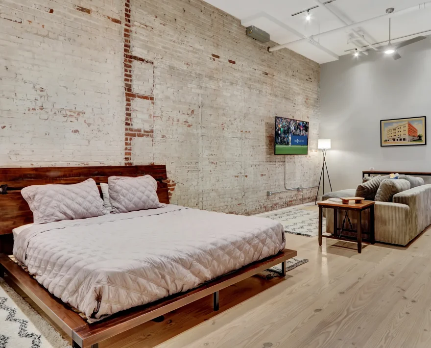 Spacious studio suite in boutique hotel accommodations near Garvan Gardens Hot Springs, AR
