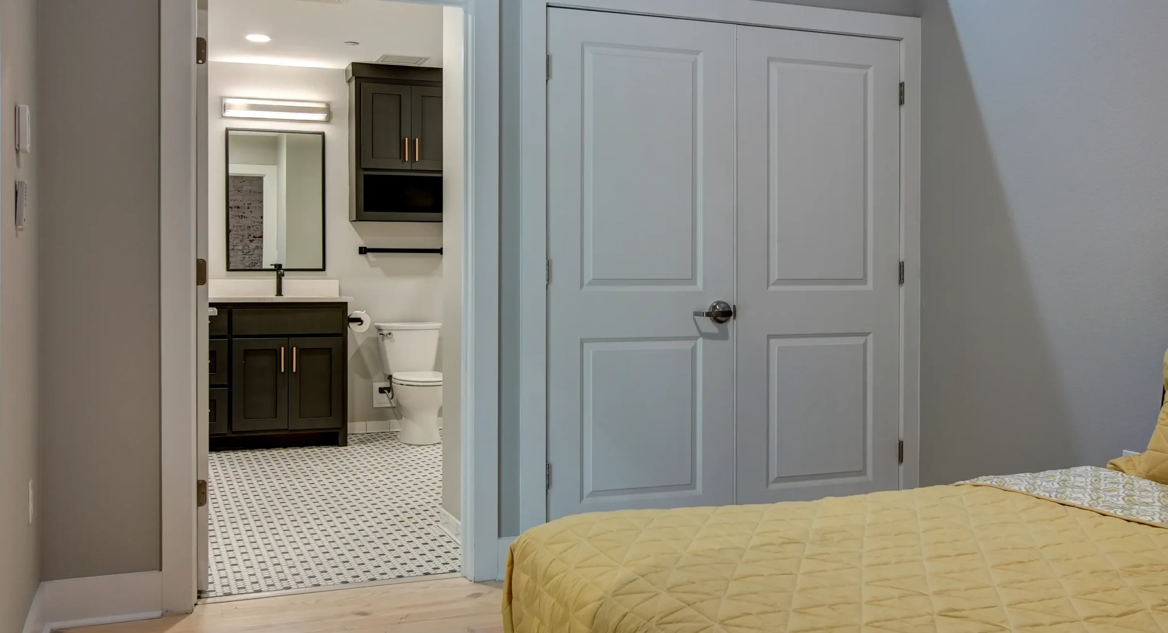 Bedroom with ensuite bathroom in Hot Springs Arkansas vacation rental